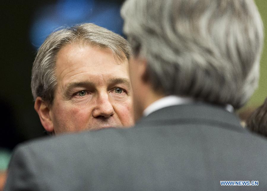 Britain's Environment Secretary Owen Paterson (L) and French Agriculture Minister Le Foll chat before a meeting at EU headquarters in Brussels, capital of Belgium, Feb. 13, 2013, to discuss responses to the discovery of horsemeat in beef products in several EU countries. (Xinhua/Thierry Monasse) 