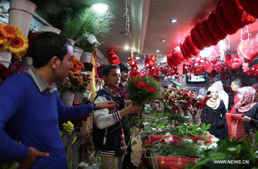 Palestinian workers prepare bouquets at a flower shop on Valentine's Day in Gaza City on Feb. 14, 2013. [Xinhua/Wissam Nassar]