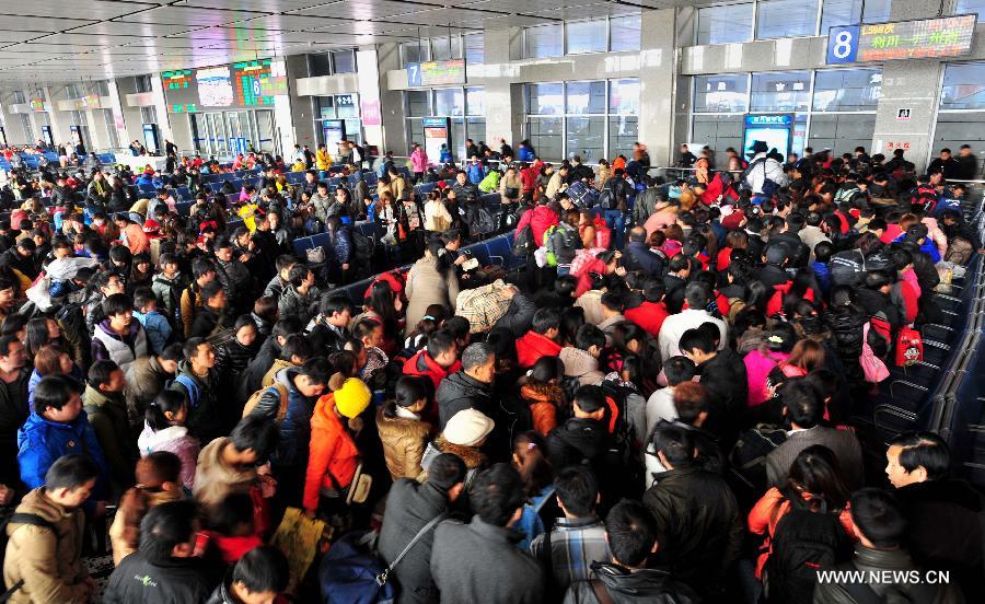 Passengers wait to board trains at Yichang East Railway Station in Yichang, central China's Hubei Province, Feb. 15, 2013. China's railways will be tested Friday, when passenger flows peak at the end of the Spring Festival holiday. Some 7.41 million trips will be made on the country's railways with travelers returning to work as the week-long Lunar New Year celebration draws to a close, the Ministry of Railways said. (Xinhua/Xiao Yijiu) 