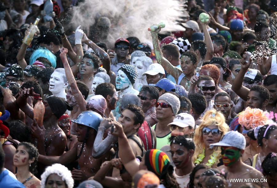 People attend the popular party called "El Entierro de la Sardina", in Naiguata, in the state of Vargas, Venezuala, on Feb. 14, 2013. The popular party "El Entierro de la Sardina" marks the end of the Carnival celebrations. (Xinhua/Juan Carlos La Cruz/AVN)