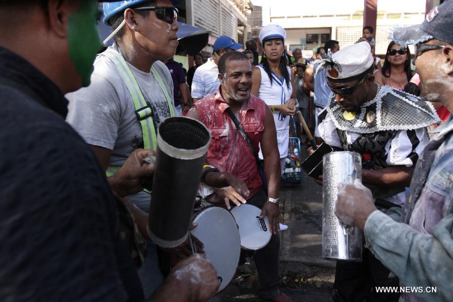 People attend the popular party called "El Entierro de la Sardina", in Naiguata, in the state of Vargas, Venezuala, on Feb. 14, 2013. The popular party "El Entierro de la Sardina" marks the end of the Carnival celebrations. (Xinhua/Juan Carlos La Cruz/AVN)