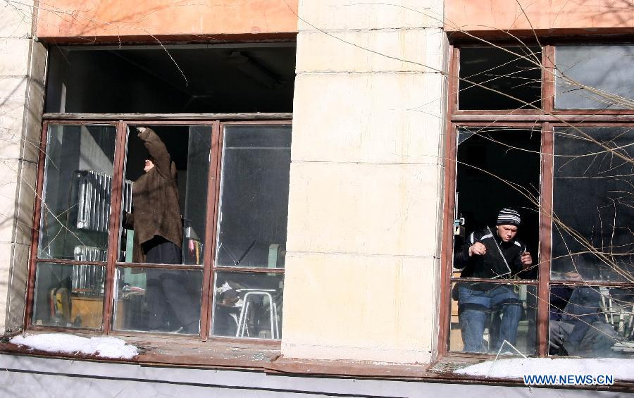 Local residents repair windows broken by a shock wave from a meteor explosion in Chelyabinsk, about 1500 km east of Moscow, on Feb. 15, 2013. Injuries caused by a fallen meteorite in Russia's Urals region have risen to around 1,000, including over 200 children, the Russian Interior Ministry said on Friday. (Xinhua/RIA) 