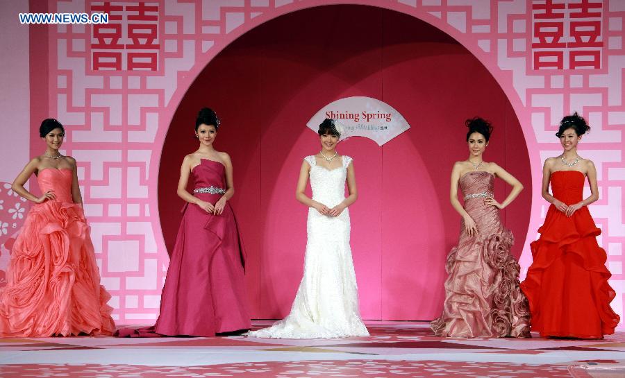 Models present creations at a wedding dress show during the 70th Valentine's Wedding Service and Banquet Expo in south China's Hong Kong, Feb. 16, 2013. The three-day Expo kicked off on Friday at Hong Kong Convention and Exhibition Center. (Xinhua/Jin Yi) 