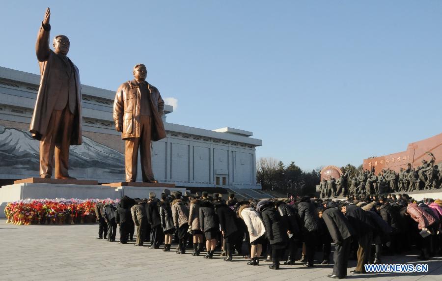 People bow in front of the statues of Kim Il Sung and Kim Jong Il to mark the 71st anniversary of the birth of late leader Kim Jong Il in Pyongyang, capital of the Democratic People's Republic of Korea (DPRK), Feb. 15, 2013. The 71st birthday of late leader Kim Jong Il falls on Feb. 16. (Xinhua/Du Baiyu)