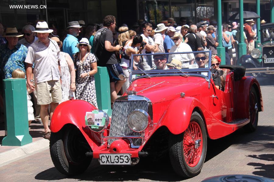 A vintage car is seen in the Vintage Car Parade in Napier, New Zealand, Feb. 16, 2013. More than 300 vintage cars joined the parade, the highlight of the annual Art Decor Weekend festival. (Xinhua/Liu Jieqiu)