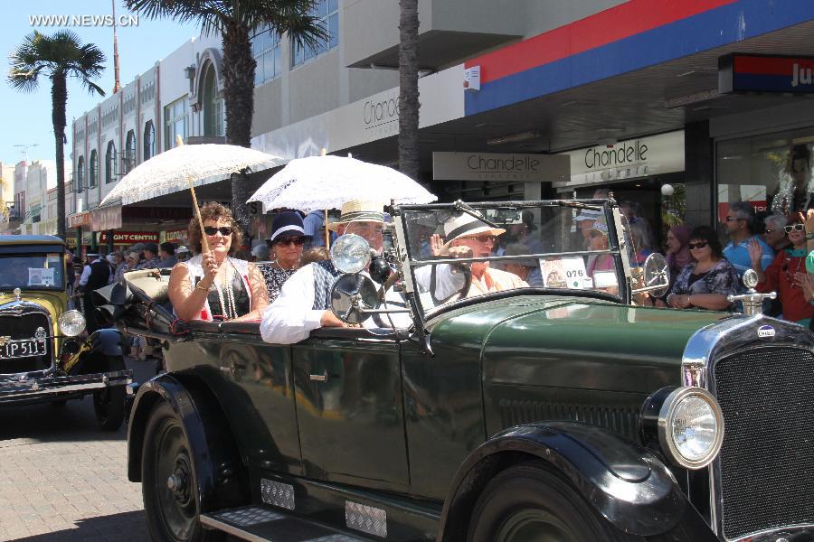 People drive vintage cars in the Vintage Car Parade in Napier, New Zealand, Feb. 16, 2013. More than 300 vintage cars joined the parade, the highlight of the annual Art Decor Weekend festival. (Xinhua/Liu Jieqiu)