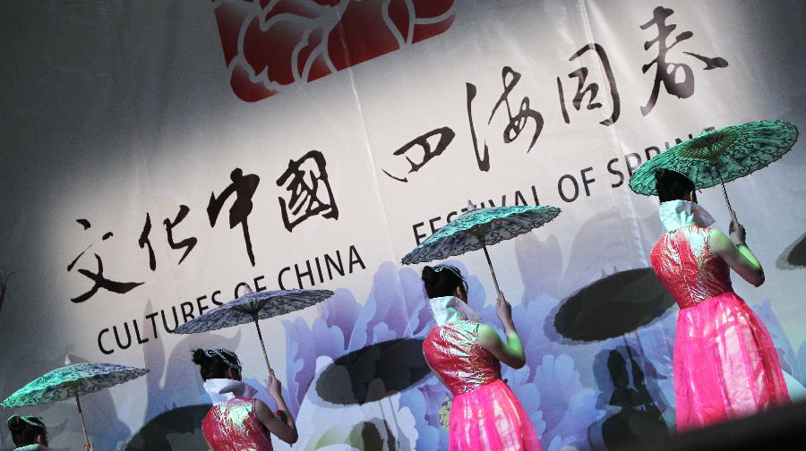 Chinese dancers perform during a show by China's "Cultures of China, Festival of Spring" art group in Paris, capital of France, Feb. 16, 2013. (Xinhua/Gao Jing) 