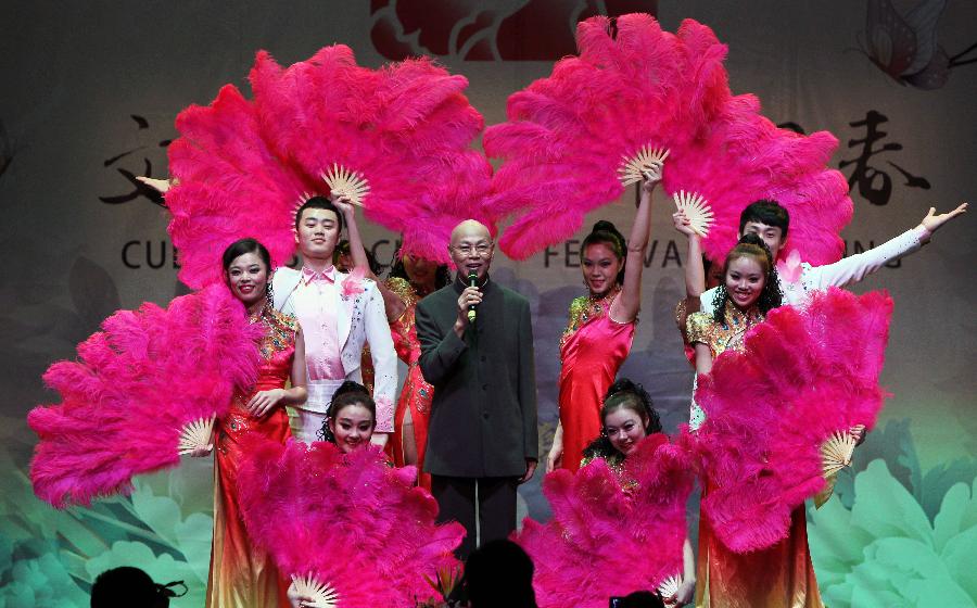 Hong Kong actor Kar-Ying Law (C) performs during a show by China's "Cultures of China, Festival of Spring" art group in Paris, capital of France, Feb. 16, 2013. (Xinhua/Gao Jing) 