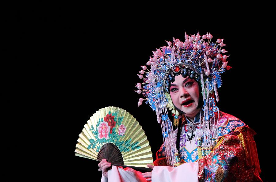 Beijing Opera master Hu Wenge performs during a show by China's "Cultures of China, Festival of Spring" art group in Paris, capital of France, Feb. 16, 2013. (Xinhua/Gao Jing) 