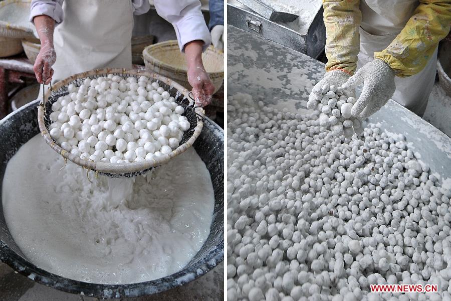 Combo photo shows cooks making Yuanxiao, glutinous rice flour dumpling with sweetened stuffing, at a food shop in Taiyuan, capital of north China's Shanxi Province, Feb. 16, 2013. Yuanxiao is a traditional festive food for the Lantern Festival, which falls on Feb. 24 this year. (Xinhua/Zhan Yan) 
