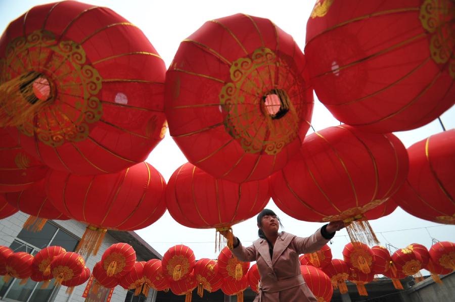 A villager airs the newly-made red lanterns at Yangzhao Village of Jishan County, north China's Shanxi Province, Feb. 16, 2013, as the Lantern Festival approaches. The Lantern Festival falls on the 15th day of the first month of the Chinese lunar calendar, or Feb. 24 this year. (Xinhua)  