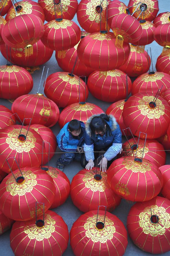 A villager checks the newly-made red lanterns at Yangzhao Village of Jishan County, north China's Shanxi Province, Feb. 16, 2013, as the Lantern Festival approaches. The Lantern Festival falls on the 15th day of the first month of the Chinese lunar calendar, or Feb. 24 this year. (Xinhua)  