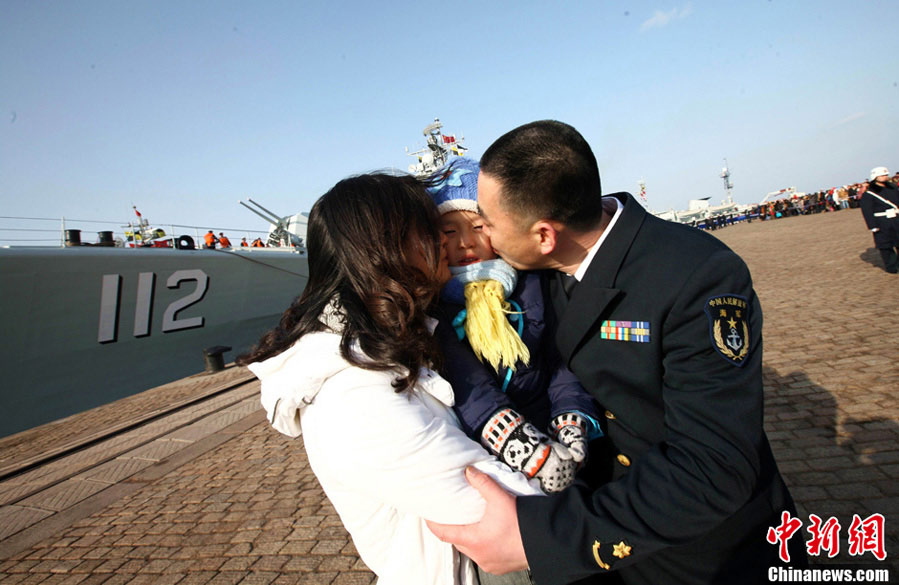 The 14th naval squad, sent by the Chinese People's Liberation Army (PLA) Navy, departed Saturday from China to the Gulf of Aden and Somali waters for escort missions. The 14th convoy fleet comprises three ships -- the missile destroyer Harbin, the frigate Mianyang and the supply ship Weishanhu -- carrying two helicopters and a 730-strong troop, all from the North China Sea Fleet under the PLA Navy.（CNS/Xu Chongde）