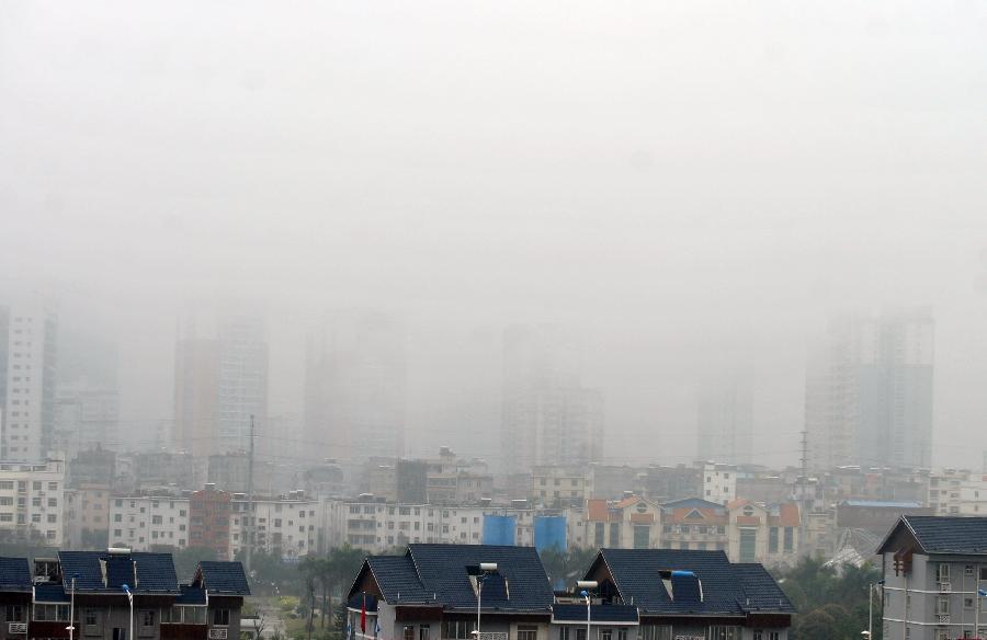 The city is seen through the fog in Nanning, capital of south China's Guangxi Zhuang Autonomous Region, Feb. 17, 2013. Heavy fog engulfed Nanning here on Sunday. (Xinhua/Huang Xiaobang)