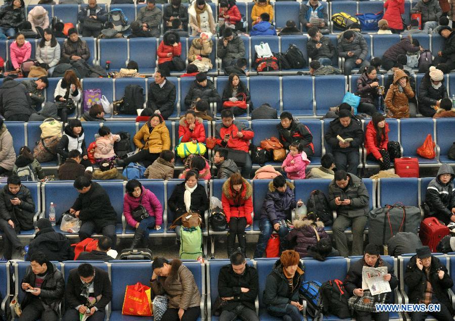 Passengers are seen in a waiting-room in the railway station in Shijiazhuang, capital of north China's Hebei Province, Feb. 17, 2013. China saw a travel rush after the week-long Spring Festival holiday as millions of workers move to big cities for better working opportunities. (Xinhua/Zhu Xudong) 