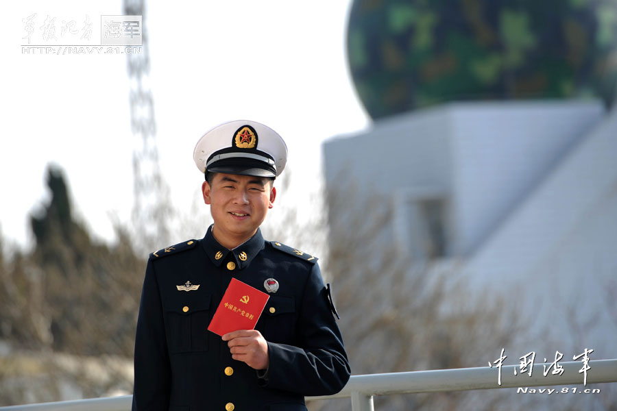 Yao Kai has been making efforts to become a member of the Communist Party of China during his four-year duty on the islet. (Navy.81.cn/ Jiang Shan)