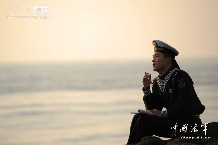 "Where there is love there is dream," says College student soldier Xu Zixiang who always writes letters to his girlfriend showing his love and thinking about their future. (Navy.81.cn/ Jiang Shan)