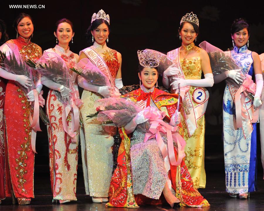 Leah Li (front) poses for photos with others as she wins the Miss Chinatown U.S.A. Pageant 2013 in San Francisco, the United States, Feb. 16, 2013. The Miss Chinatown U.S.A. Pageant 2013 closed on Feb. 16. (Xinhua/Liu Yilin)