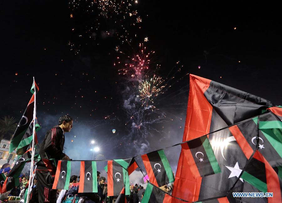  People gather to enjoy the fireworks during a celebration for the second anniversary of the Libyan uprising at the Martyrs' Square in Tripoli on Feb. 17, 2013. (Xinhua/Hamza Turkia) 