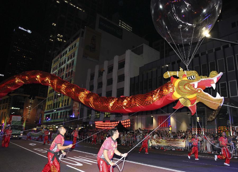 Performers play dragon dance during a parade celebrating the Lunar New Year in Sydney, Australia, Feb. 17, 2013. (Xinhua/Jin Linpeng) 