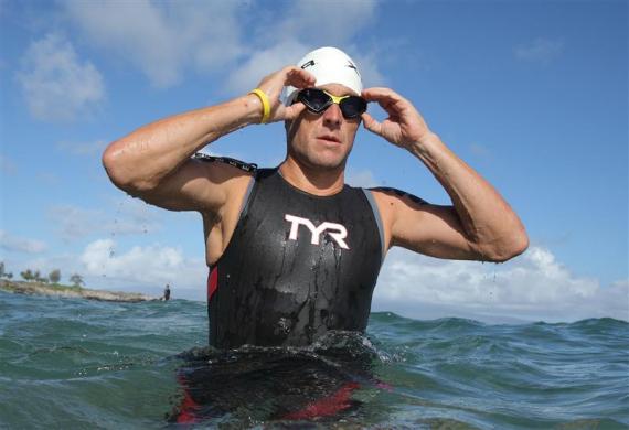 Lance Armstrong warms up before the swimming portion of the Xterra World Championship triathlon in Kapalua, Hawaii October 23, 2011.(Photo source: reuters.com)
