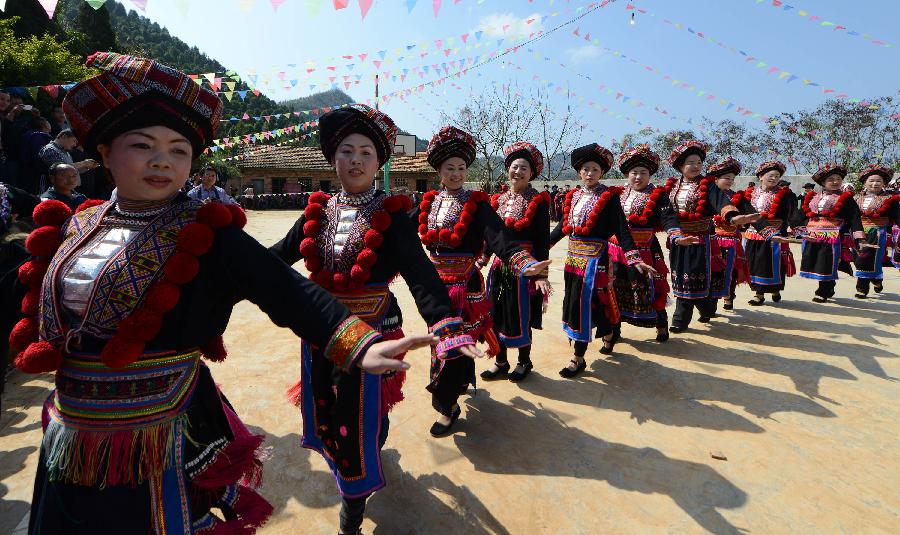Villagers of the Yao ethnic group gather to dance to celebrate the Chinese New Year in Wei'e Yao Ethnic Group Village in Leli Township of Tianlin County, south China's Guangxi Zhuang Autonomous Region, Feb. 17, 2013. (Xinhua/Wei Wanzhong) 