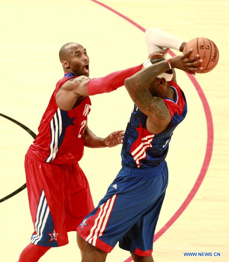 Kobe Bryant (L) of the Los Angeles Lakers and the Western Conference defends LeBron James of the Miami Heat and the Eastern Conference during the 2013 NBA All-Star game at the Toyota Center in Houston, the United States, Feb. 17, 2013. (Xinhua/Song Qiong) 