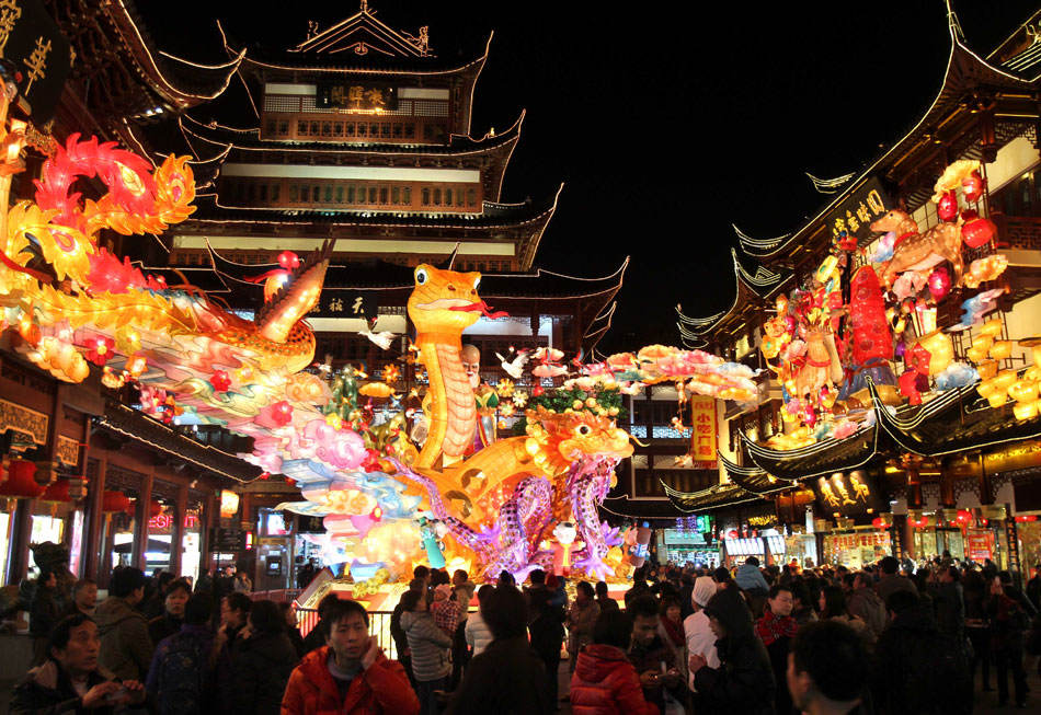 Local residents and tourist appreciate the colorful lanterns in Shanghai's Yuyuan Gardens, Feb. 11, 2013. (Xinhua/Liu Ying)