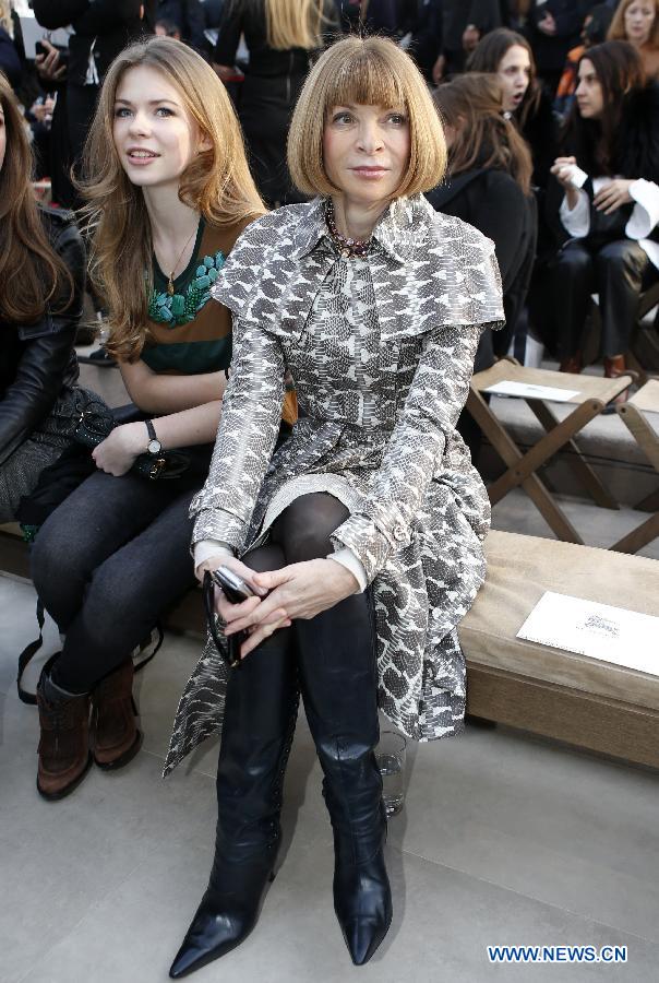 Vogue editor Anna Wintour (R) and Ellie Wintour sit in the front row for the Burberry Prorsum Autumn/Winter 2013 Womenswear Show at Kensington Gardens during London Fashion Week in London, Britain, on Feb. 18, 2013.(Xinhua/Wang Lili) 