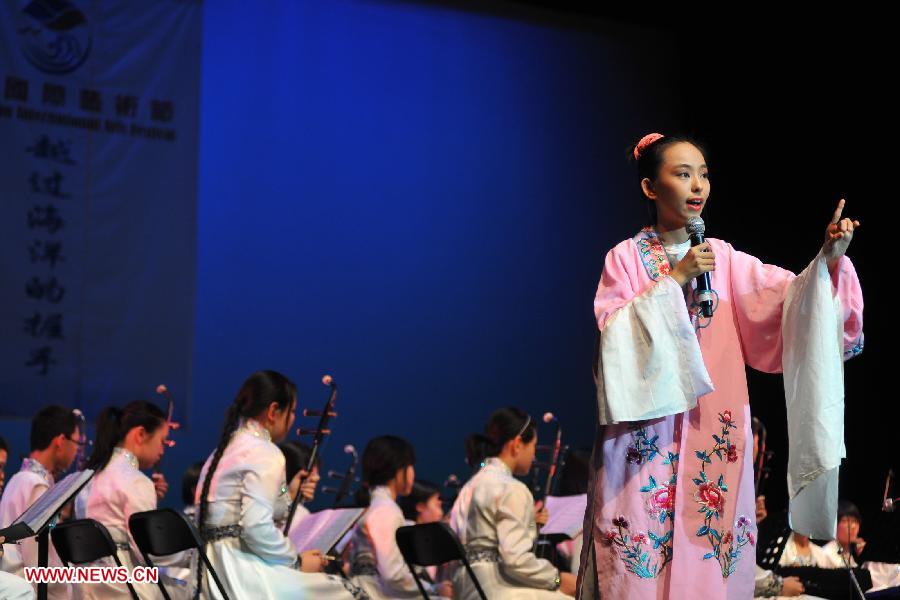 Chinese students perform at the American International Arts Festival held in San Francisco, the United States, Feb. 17, 2013. Chinese students from three Beijing primary and middle schools took part in the two-day arts festival that began on Feb. 16 in San Francisco. (Xinhua/Liu Yilin)