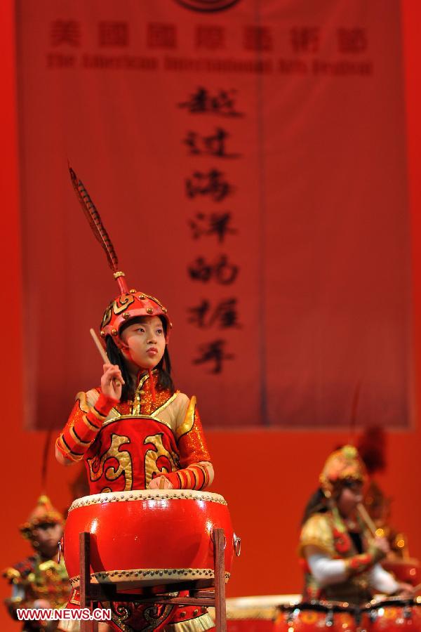 Chinese students perform at the American International Arts Festival held in San Francisco, the United States, Feb. 17, 2013. Chinese students from three Beijing primary and middle schools took part in the two-day arts festival that began on Feb. 16 in San Francisco. (Xinhua/Liu Yilin)