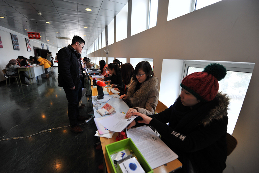 The photo shows the enrollment site of Beijing Film Academy on Feb. 18, 2013. Beijing Film Academy plans to recruit 513 new students in 25 professional directions in 2013. Candidates should first submit online application and confirm on site. The online application has started since Jan. 10, 2013. The registration confirmation started on Feb. 17, 2013. (Photo/People’s Daily Online)