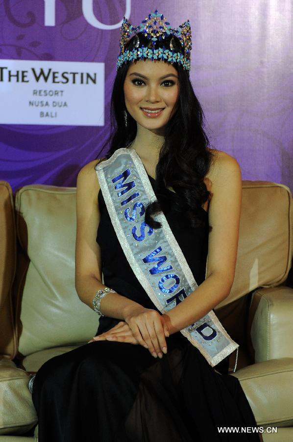 Miss World 2012 Yu Wenxia of China attends a welcoming press conference at Plaza Indonesia in Jakarta, Indonesia, Feb. 19, 2013. Yu Wenxia arrived in Indonesia as a guest of honour at the crowning of Miss Indonesia 2013 beauty pageant, which will be held Wednesday. (Xinhua/Veri Sanovri) 