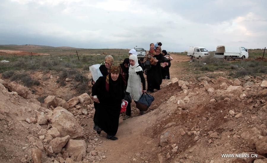 Syrian refugees walk near Mafraq as they cross the border from Syria into Jordan, Feb. 18, 2013. According to the Jordanian Armed Forces sources, around 89,000 Syrian refugees fleeing from the violence in their country have crossed the Jordanian border since the beginning of 2013. (Xinhua/Mohammad Abu Ghosh) 