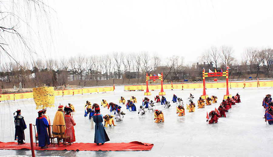 People wearing Qing dresses skate on ice. (PhotoChina/ Xiao Dong)