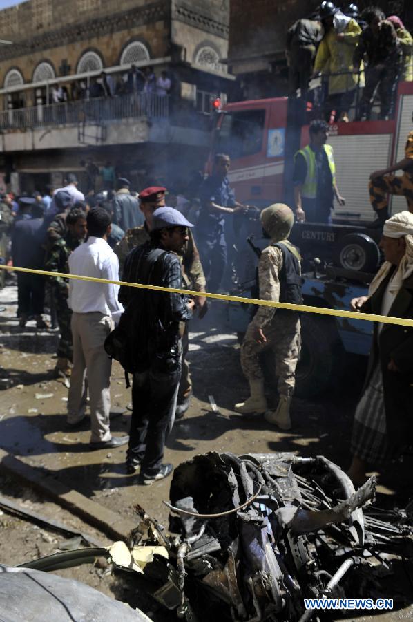 The crash site is cordoned off by the police in Sanaa, Yemen, Feb. 19, 2013. A Yemeni military helicopter on a training mission crashed in a crowded neighborhood in central capital Sanaa on Tuesday, leaving at least nine people dead and 23 others injured, local officials and witnesses said. (Xinhua/Mohammed Mohammed)  