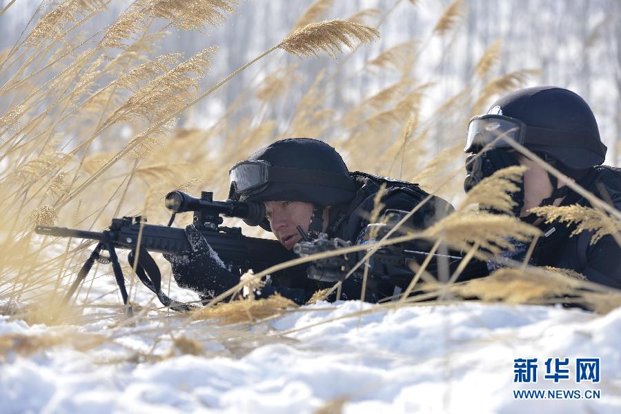 Special policemen are undergoing training in chilling weather in China's Urumqi Municipality. (Photo Source: xinhuanet.com)