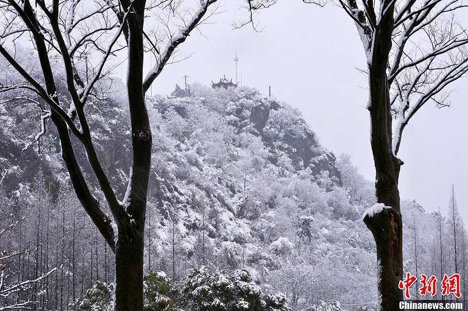 Photo taken on February 19 shows the snow scenery of Yufeng Mountain at Kunshan of Suzhou in East China's Jiangsu Province. (CNS/Li Pengju)