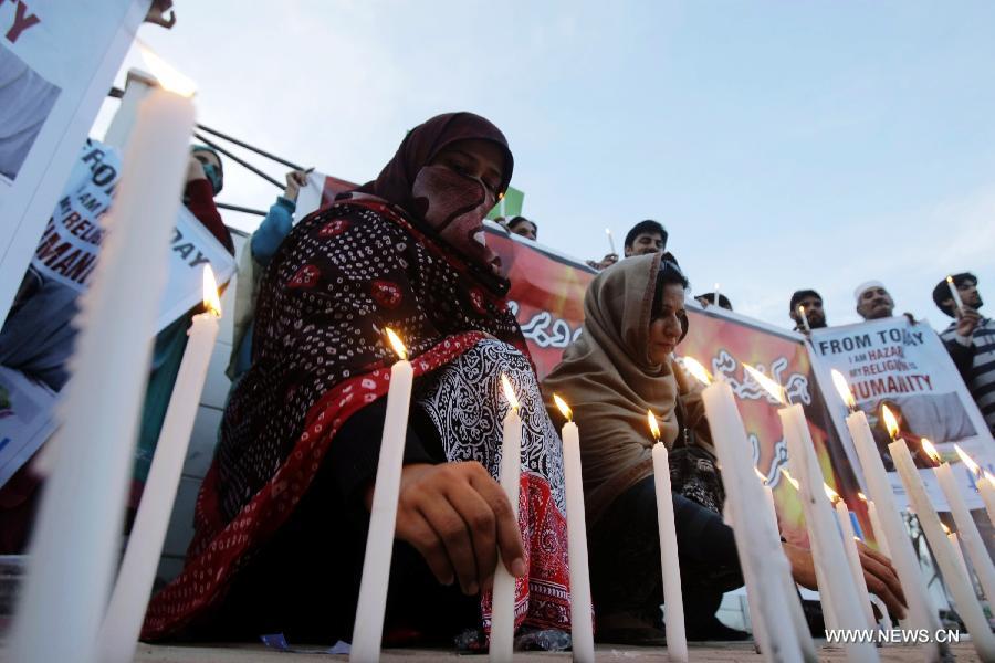 Pakistani civil activists hold candle during a candlelight vigil for the victims of the deadly blast in Quetta killing 87 people last Saturday, in northwest Pakistan's Peshawar, Feb. 19, 2013. (Xinhua Photo/Umar Qayyum)