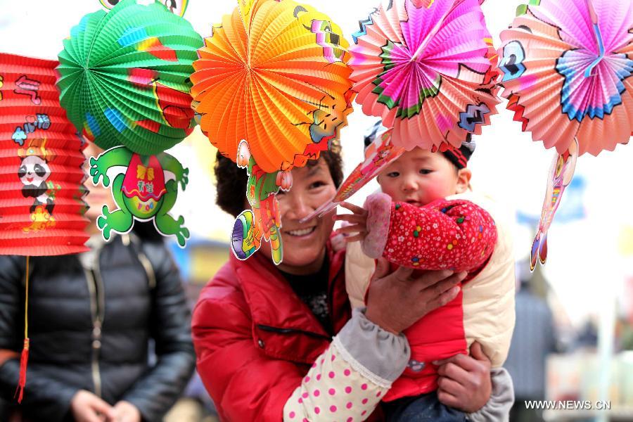 Customers choose lanterns at a market in Bozhou, east China's Anhui Province, Feb. 20, 2013. An annual lantern sales boom appeared with the approaching of the Lantern Festival which falls on Feb. 24 this year. (Xinhua/Liu Qinli) 