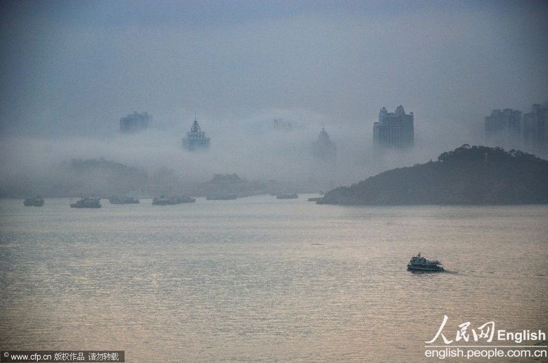 Advection fog blankets Xiamen, southeast China's Fujian province, because of the advection fog, Feb.18, 2013. Advection fog appears mostly in winter when damp air crosses a cooler surface, according to local meteorological department. (Photo/CFP)