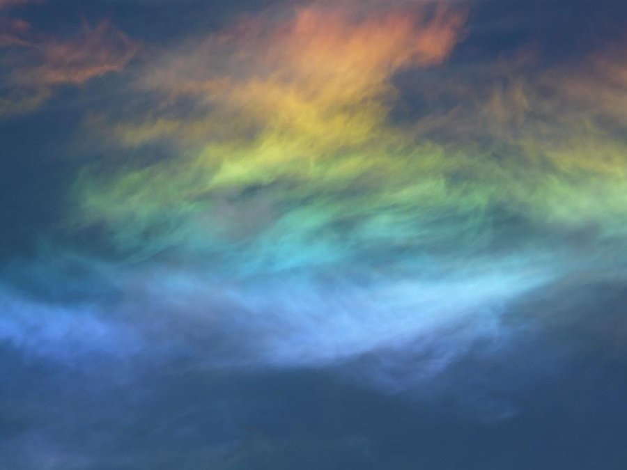 Fire rainbow. The fire rainbow is also called the "circumhorizontal arc". It is formed by plate-shaped ice crystals in cirrus clouds. (Photo/Global Time)