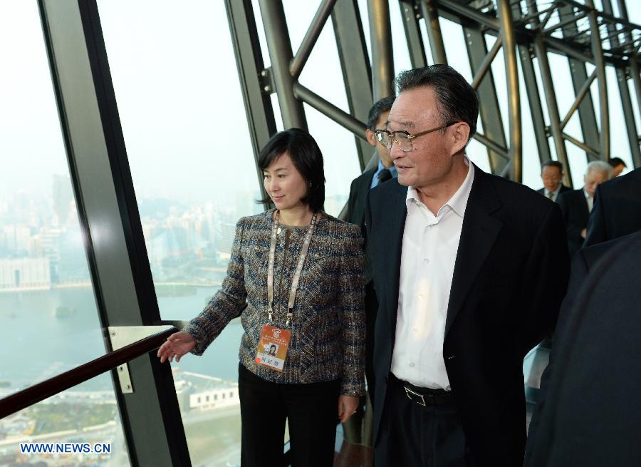 Wu Bangguo (R), chairman of the National People's Congress (NPC) Standing Committee, listens to the introduction on the city planning in Macao Tower in Macao, south China, Feb. 21, 2013. Wu is in Macao to attend celebrations of the 20th anniversary of the promulgation of the Basic Law of the Macao Special Administrative Region. (Xinhua/Ma Zhancheng) 