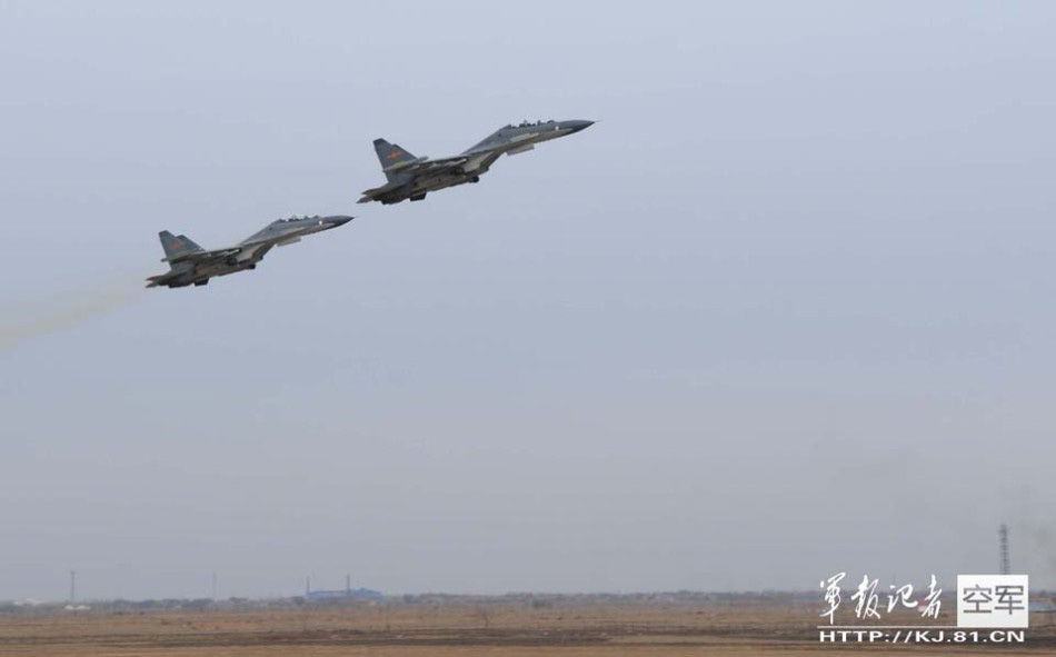 A Su-30 fighter formation of the Air Force of the Chinese People's Liberation Army (PLA) conducts a high-altitude attack and defense confrontation training at a flight training base in north China. (China Military Online/Huang Ziyue, Zhan Zhilei)