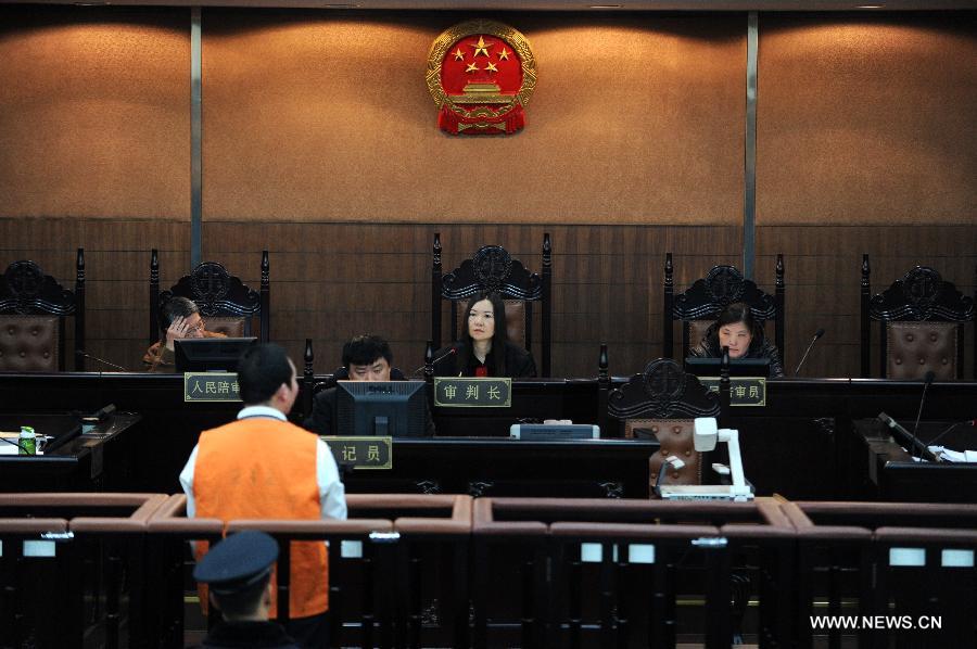 An accused stands trial over kidney trafficking at the People's Court of Jianggan District in Hangzhou, capital of east China's Zhejiang Province, Feb. 21, 2013. Nine people, all under the age of 30, stood trial on Feb. 21 for kidney trafficking here. They recruited people who were willing to sell their kidneys and the kidney trafficking ring had recruited 38 people, 11 of whom sold their kidneys before the case was cracked by the Hangzhou police in May 2012. Traffickers could earn between 20,000 and 30,000 yuan (4,805 U.S. dollars) for each kidney. The nine should be prosecuted for the crime of organizing human organ trafficking, according to the procuratorate. The court will sentence the nine at a later date. (Xinhua/Ju Huanzong) 