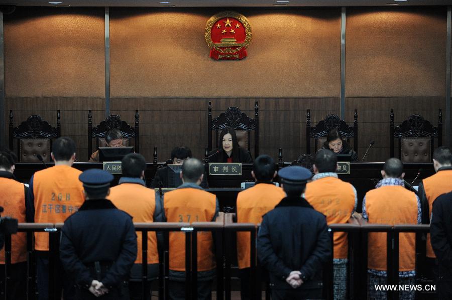 Defendants stand trial over kidney trafficking at the People's Court of Jianggan District in Hangzhou, capital of east China's Zhejiang Province, Feb. 21, 2013. Nine people, all under the age of 30, stood trial on Feb. 21 for kidney trafficking here. They recruited people who were willing to sell their kidneys and the kidney trafficking ring had recruited 38 people, 11 of whom sold their kidneys before the case was cracked by the Hangzhou police in May 2012. Traffickers could earn between 20,000 and 30,000 yuan (4,805 U.S. dollars) for each kidney. The nine should be prosecuted for the crime of organizing human organ trafficking, according to the procuratorate. The court will sentence the nine at a later date. (Xinhua/Ju Huanzong) 