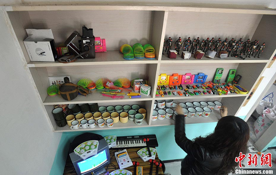 Photo taken on February 21 shows a post-80s theme restaurant in Southwestern Chongqing Municipality. The Post-80s refers to the generation who were born between 1980 to 1989, making up a major portion of China's young adult demographic. (CNS/Chen Chao)