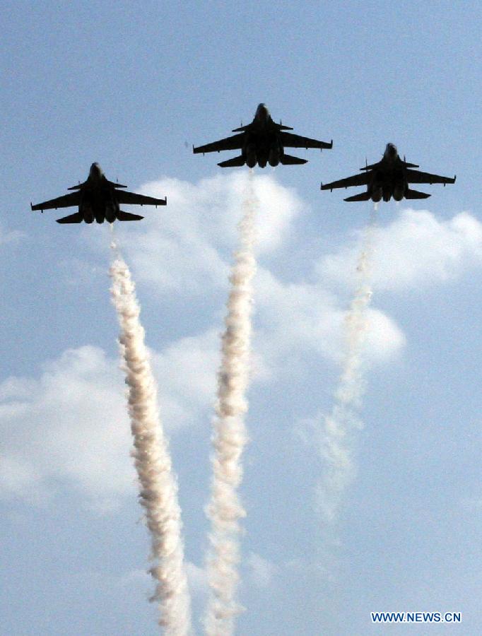 Photo taken on Feb. 21, 2013 shows aircrafts during the full dress rehearsal for the Indian Air Force's Iron Fist 2013 military exercise in Pokhran of the state of Rajasthan, India. (Xinhua/Stringer) 