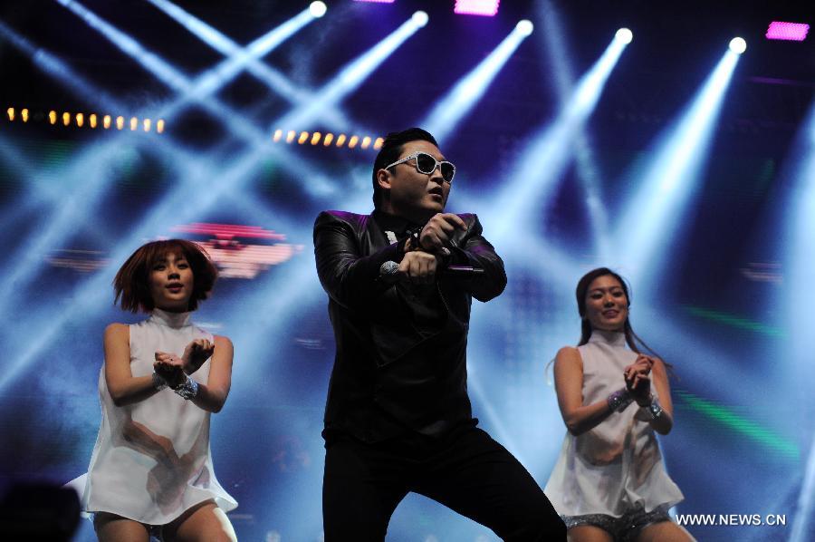 South Korean rapper Park Jae-sang (front) performs on the stage during the concert in Istanbul, Turkey, on Feb. 22, 2013. South Korean rapper Park Jae-sang, better known as PSY, performed a concert on Friday in Istanbul's festival "Istanbul Blue Night". (Xinhua/Ma Yan) 