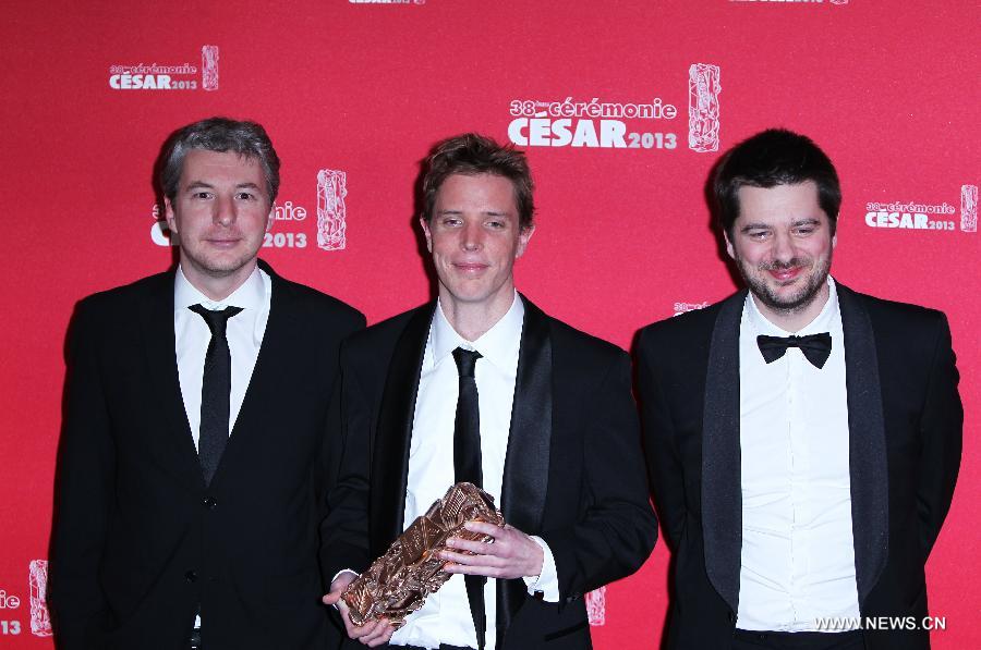 Director Nicolas Guiot (C) holds his Best Short Film award for 'Le Cri du Homard' as he poses with producers during the 38th annual Cesar awards ceremony held at the Chatelet Theatre in Paris, France, Feb. 22, 2013. (Xinhua/Gao Jing)